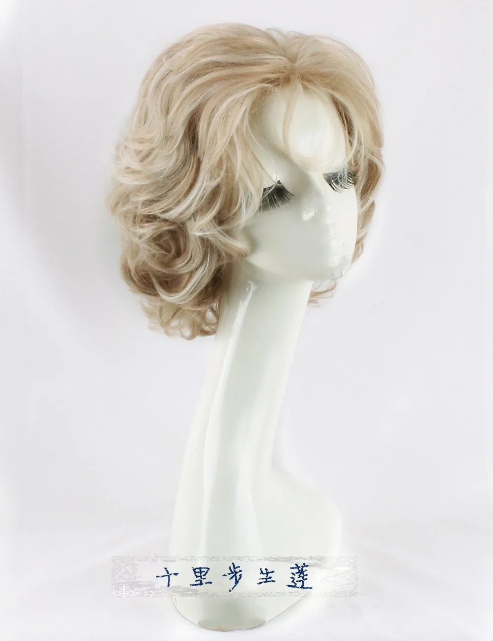 Perruque bouclée blonde mi-longue