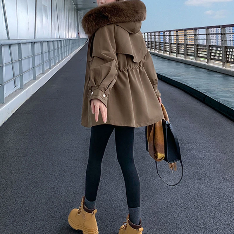 Рисунок 5 - Женское повседневное пальто с карманами