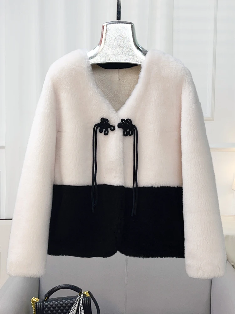 

2024 Chinese Style Ring Buckle Contrasting Color Sheep Sheared Fleece Fur and Fur Integrated Short Women's Lamb Wool Coat in