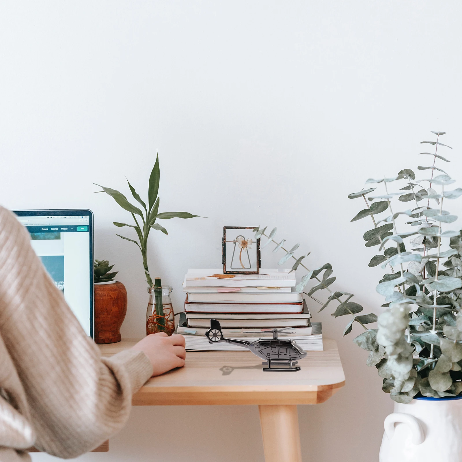 �ձ� PE ���ο� �ڵ��� �Ʒθ� �׶��� ���� û���� �︮���� ������ �޴�� ���� ��ǻ�� Ȩ �ڵ��� ���