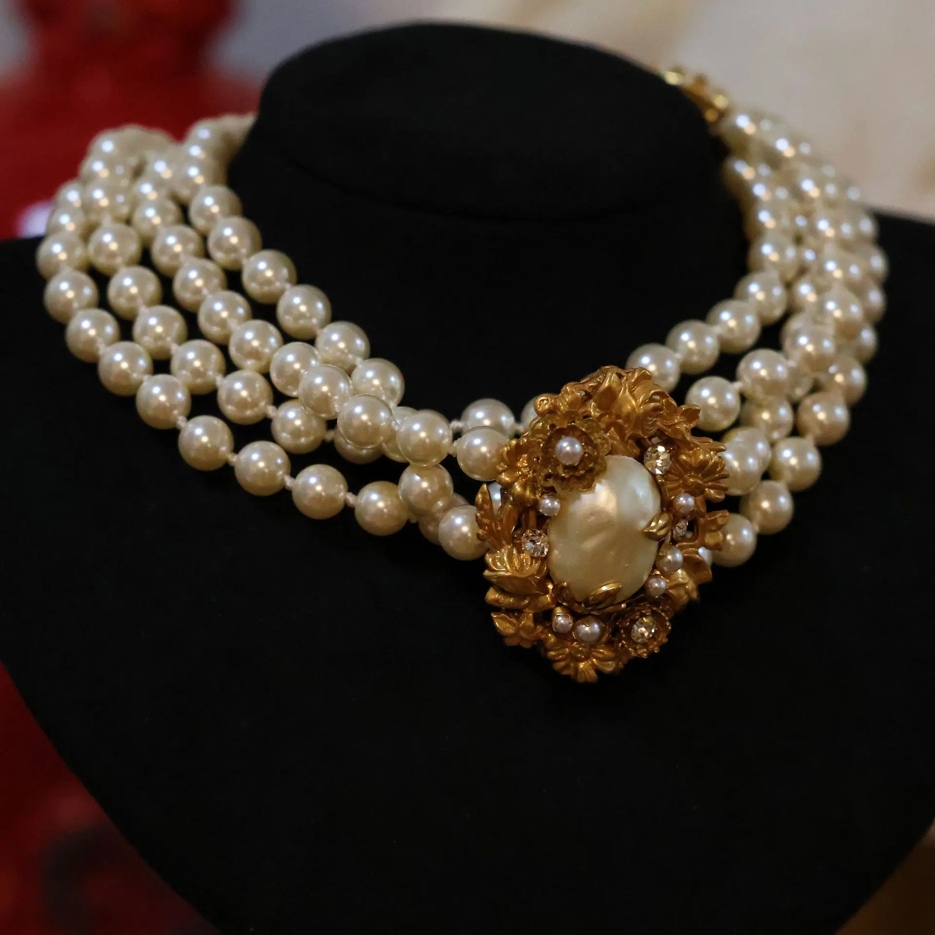 

Multilayer exaggeration summer golden flower pendant beaded long elegant sweater chain advanced pearl vintage brooch for women