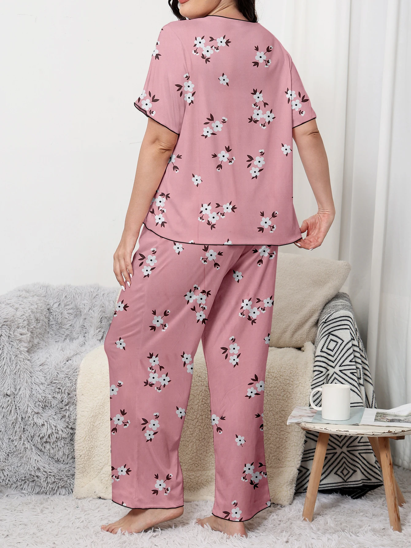Milk silk material pajamas, home clothes, plus size short sleeved pants set, can be worn externally in sizes 1XL-5XL