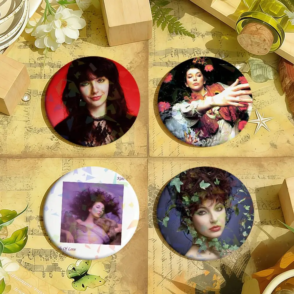singer k-Kate Bush 배지 핀 브로치 배낭 장식 액세서리 팬 기념품 선물 라운드 레이저