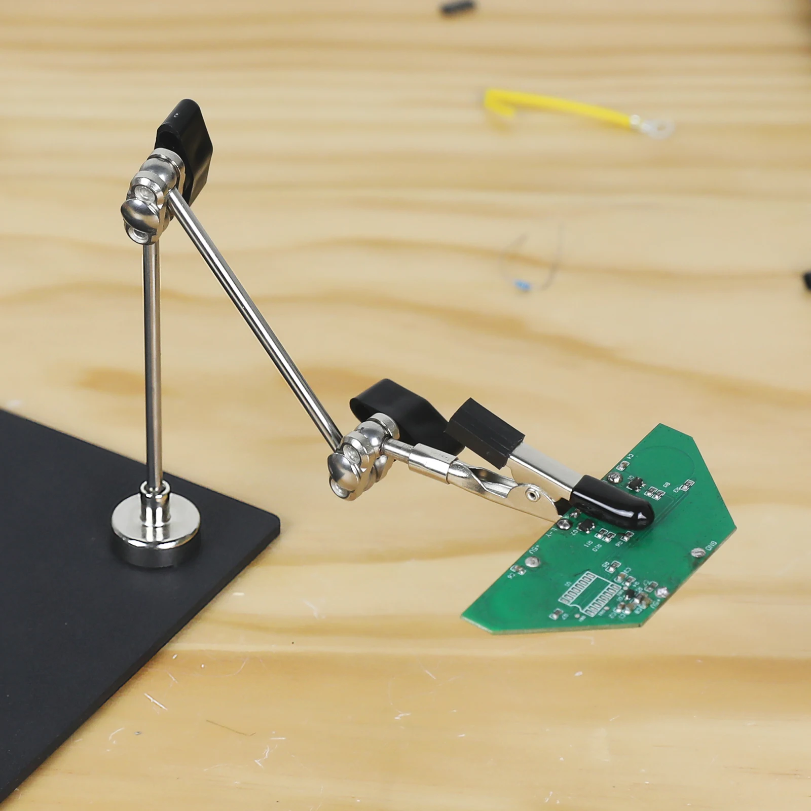Toolour 3e Main avec Base Magnétique Bras Flexible pour Soudure PCB