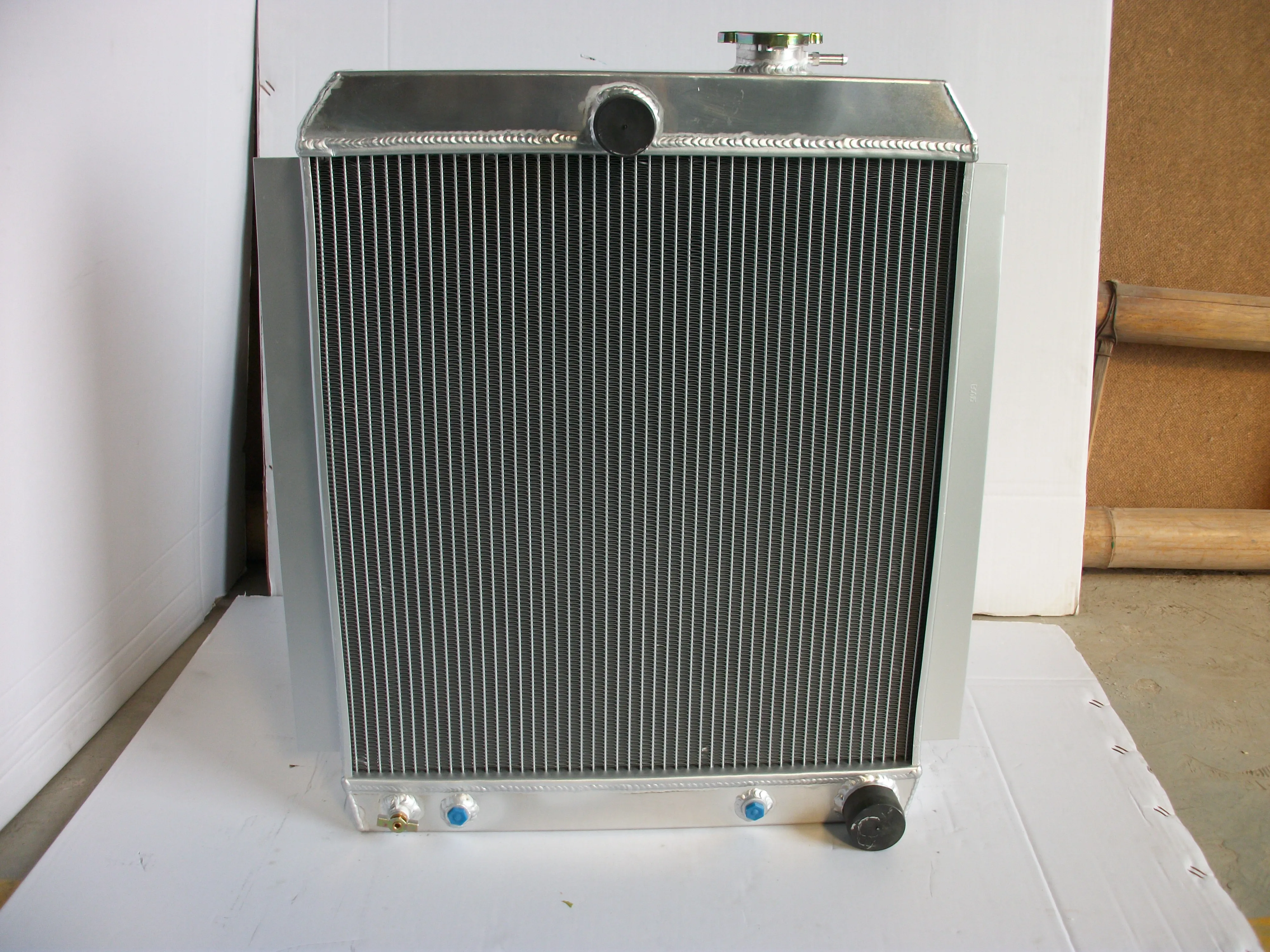 52MM-3-Row-Core-Aluminum-Radiator-for-1947-1954-Chevrolet-Trucks.jpg