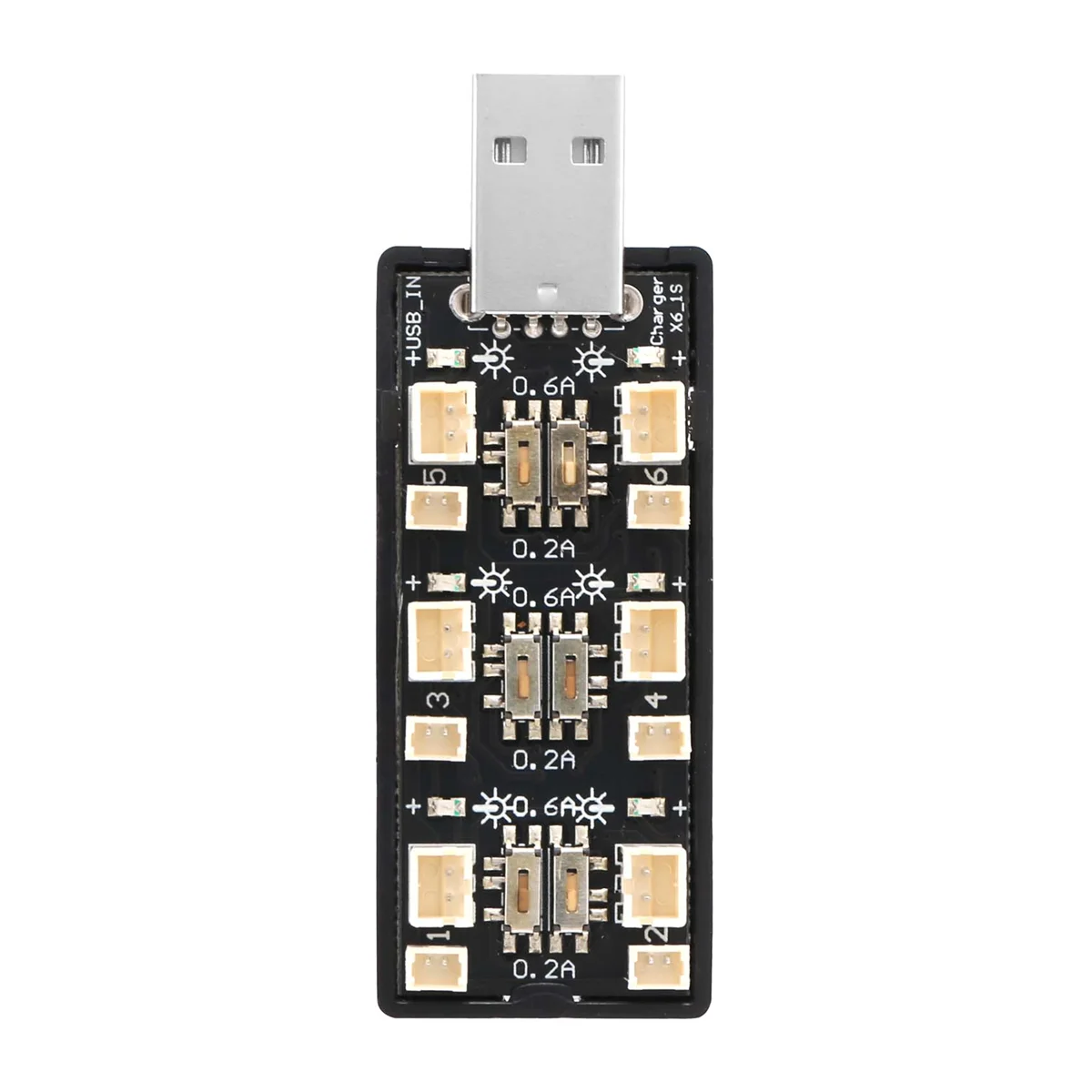 Vue rapprochée des connecteurs du chargeur multiport LiPo 1S 3.7V