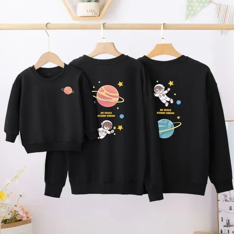 thumbnail image 1 of Conjuntos familiares a juego para Navidad e invierno, suéteres para parejas, camisetas con estampado de astronauta de dibujos animados, camisetas para madre e hija, sudaderas para padre e hijo, 1 of 5