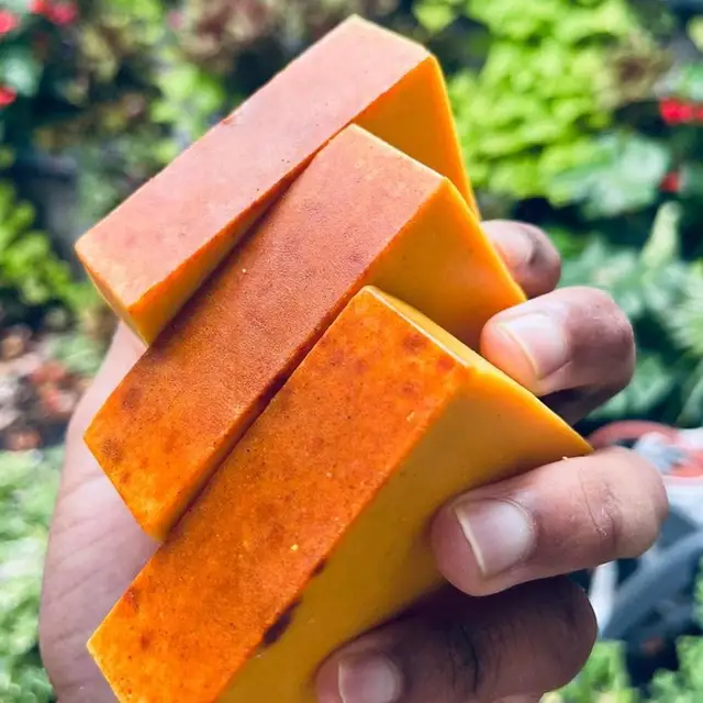 Savon au citron au curcuma savon fait à la main savon à l'acide kojique au citron savon de douche et du visage Lotion hydratante éclaircissante savon pour le visage pour le corps 1
