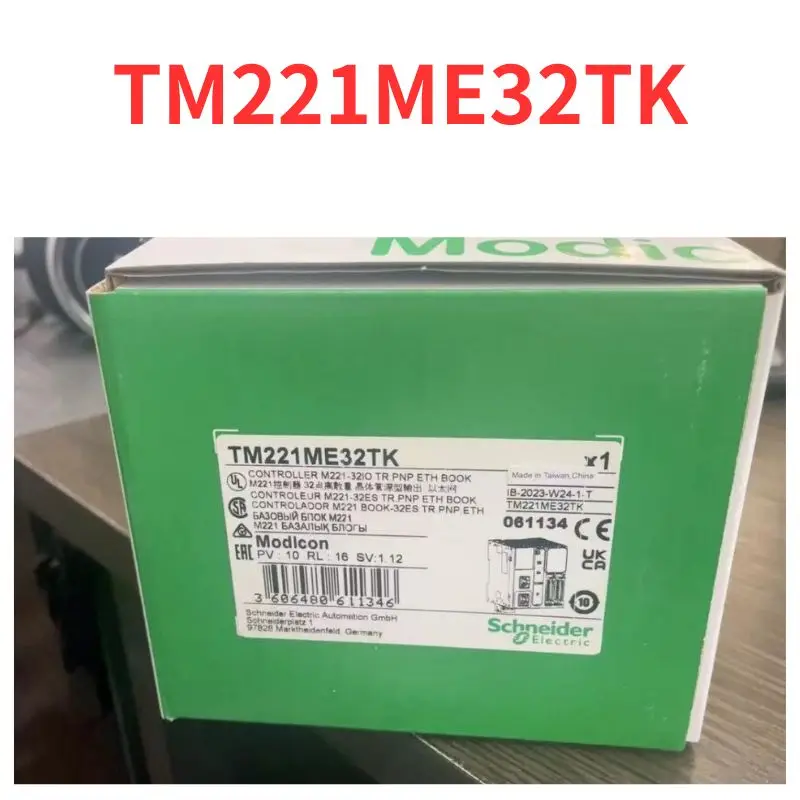 

Brand new TM221ME32TK output module Fast Shipping