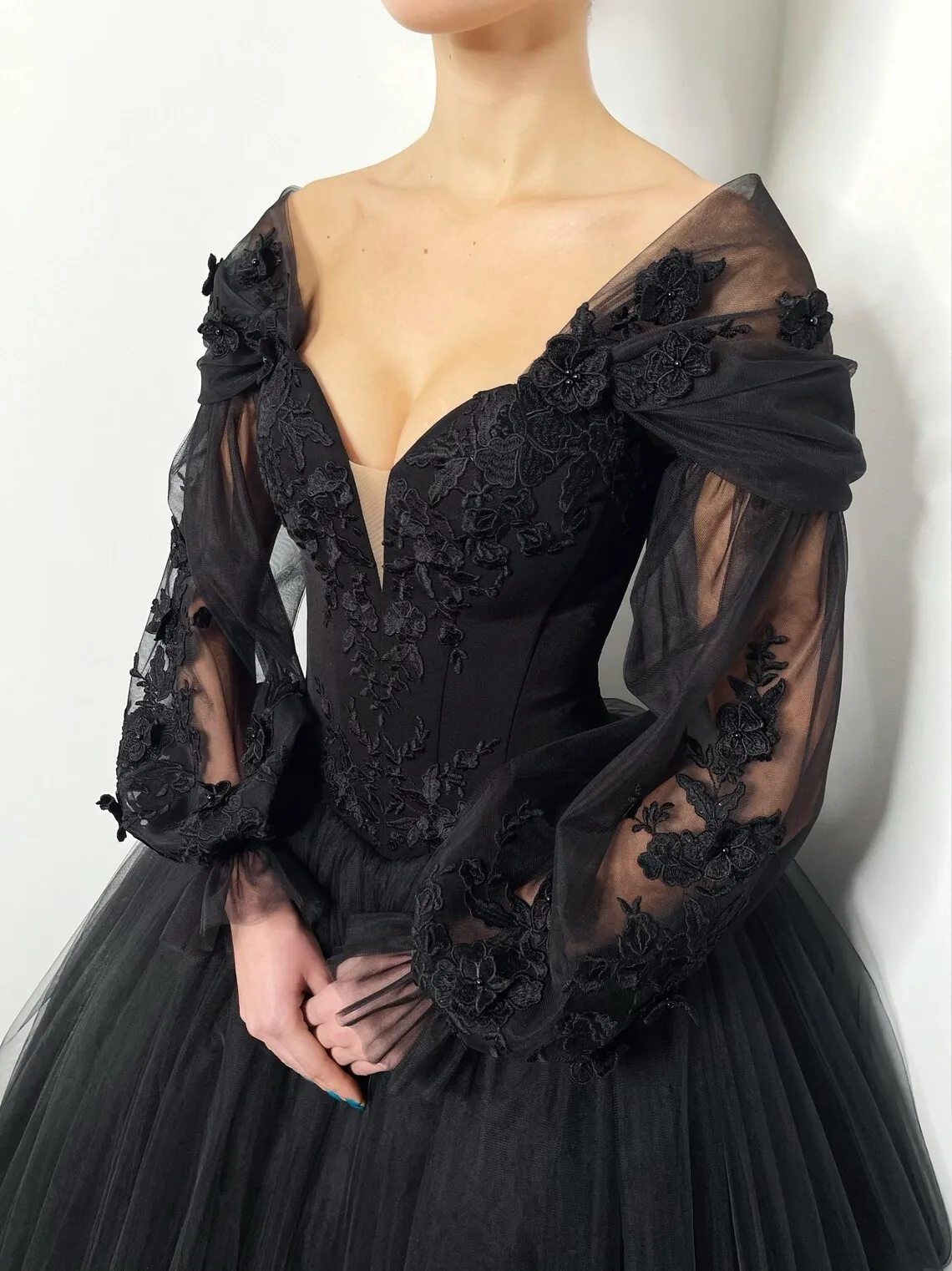 Black Evening Dresses Goethe Lace Applique Tulle Off Shoulder Puffy Full Sleeves A Line Long Chapel Train Party Prom Gowns