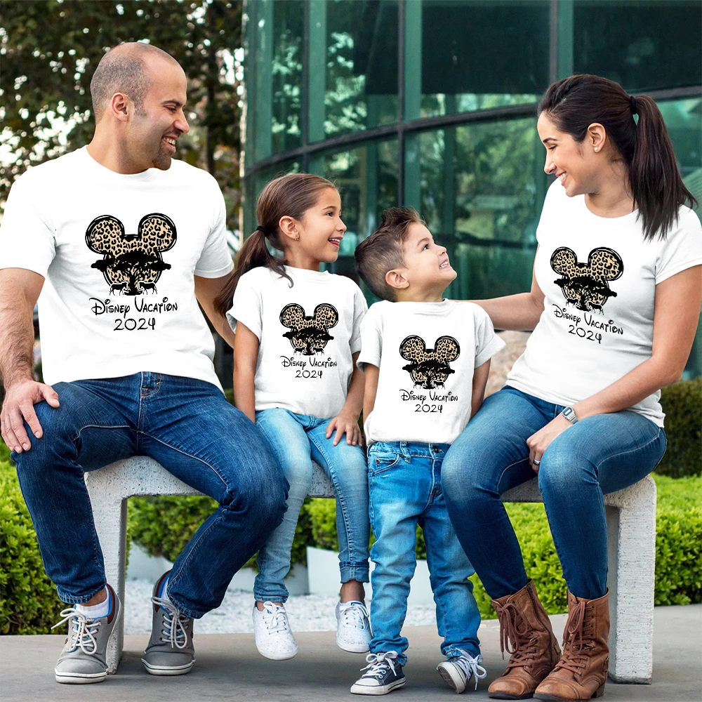 

Disney Vacation Mickey T Shirt 2024 Animal Kingdom Print Dad Mom and Daughter Son Matching Clothes Casual Mother Kids T-shirt