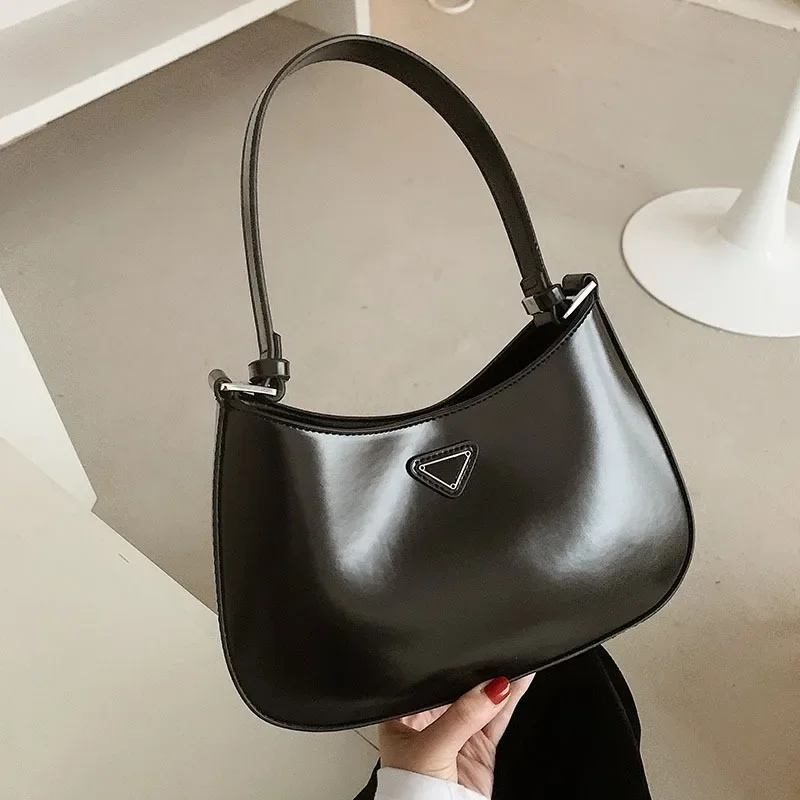 

P Family 2023 Simple Luxury P Leather Pattern Handbag Fashion Shoulder Bag One Shoulder Underarm Bag Messenger Crossbody