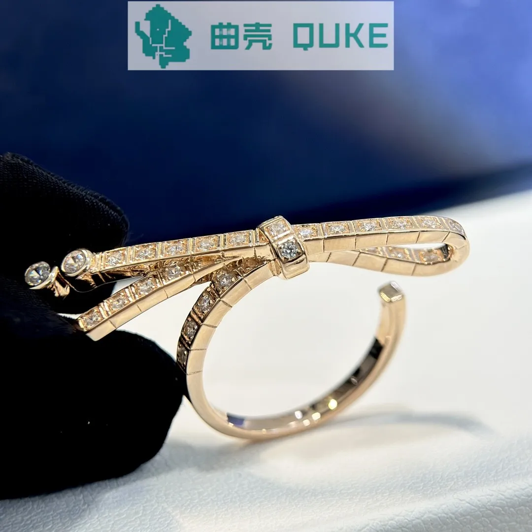 

The new S925 pure silver plated 18K gold inlaid high carbon diamond flat bow ring is fashionable and elegant for women