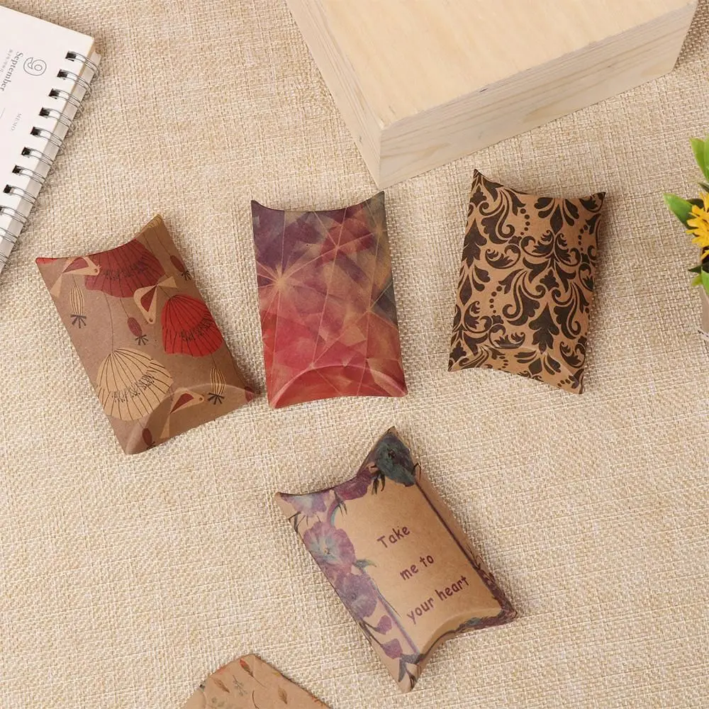 10 stücke Mini-Geschenk boxen kreative Papier kissen form Süßigkeiten boxen Kraft papier verpackungs boxen Party zubehör – Detail 5