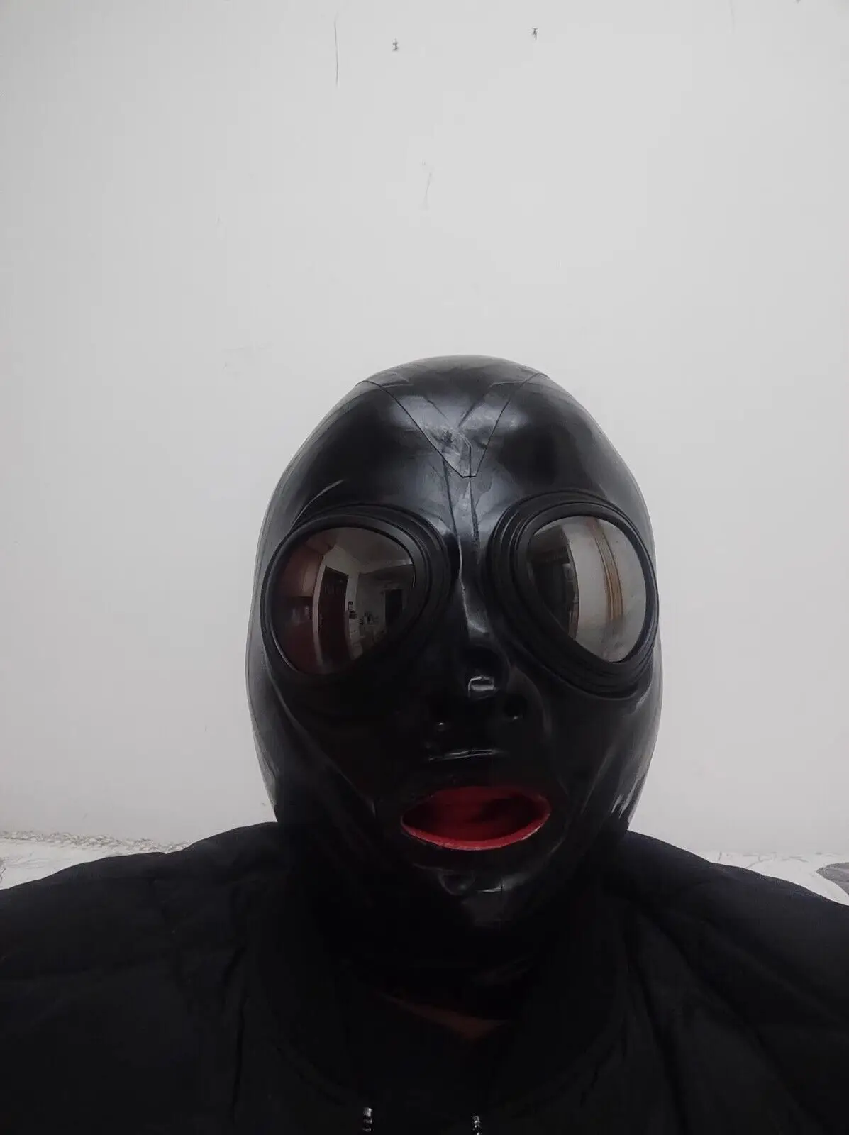 latex-mask-full-cover-with-eye-glass-15cm-long-nose-tube-and-red-teeth-04mm