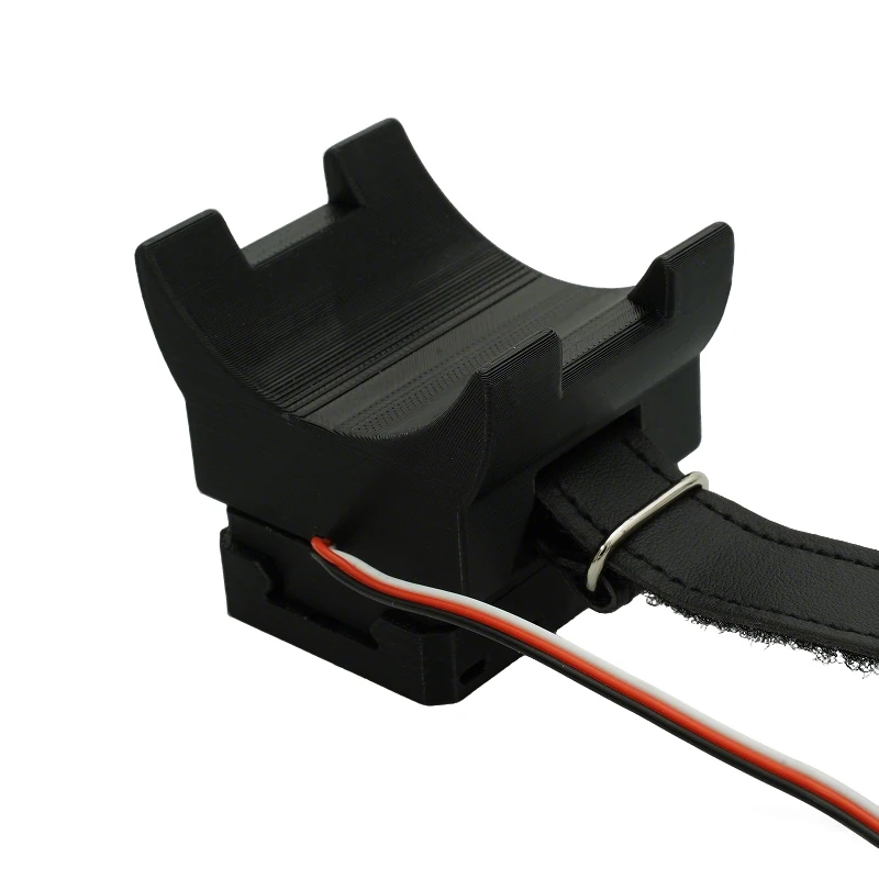 Lanceur drone FPV en action, larguant une charge avec précision.