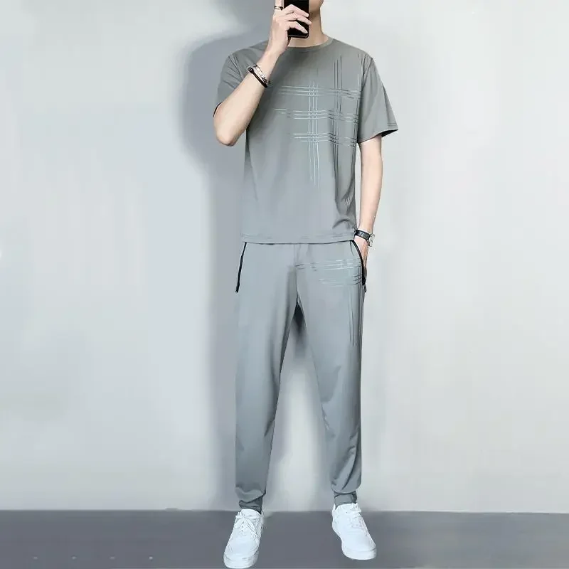 thumbnail image 1 of Conjunto de pantalones lisos para hombre, conjunto de camiseta y pantalones para entrenamiento sin logotipo para hombre, conjunto básico negro de dos piezas, camiseta nueva a juego de alta calidad, 1 of 5