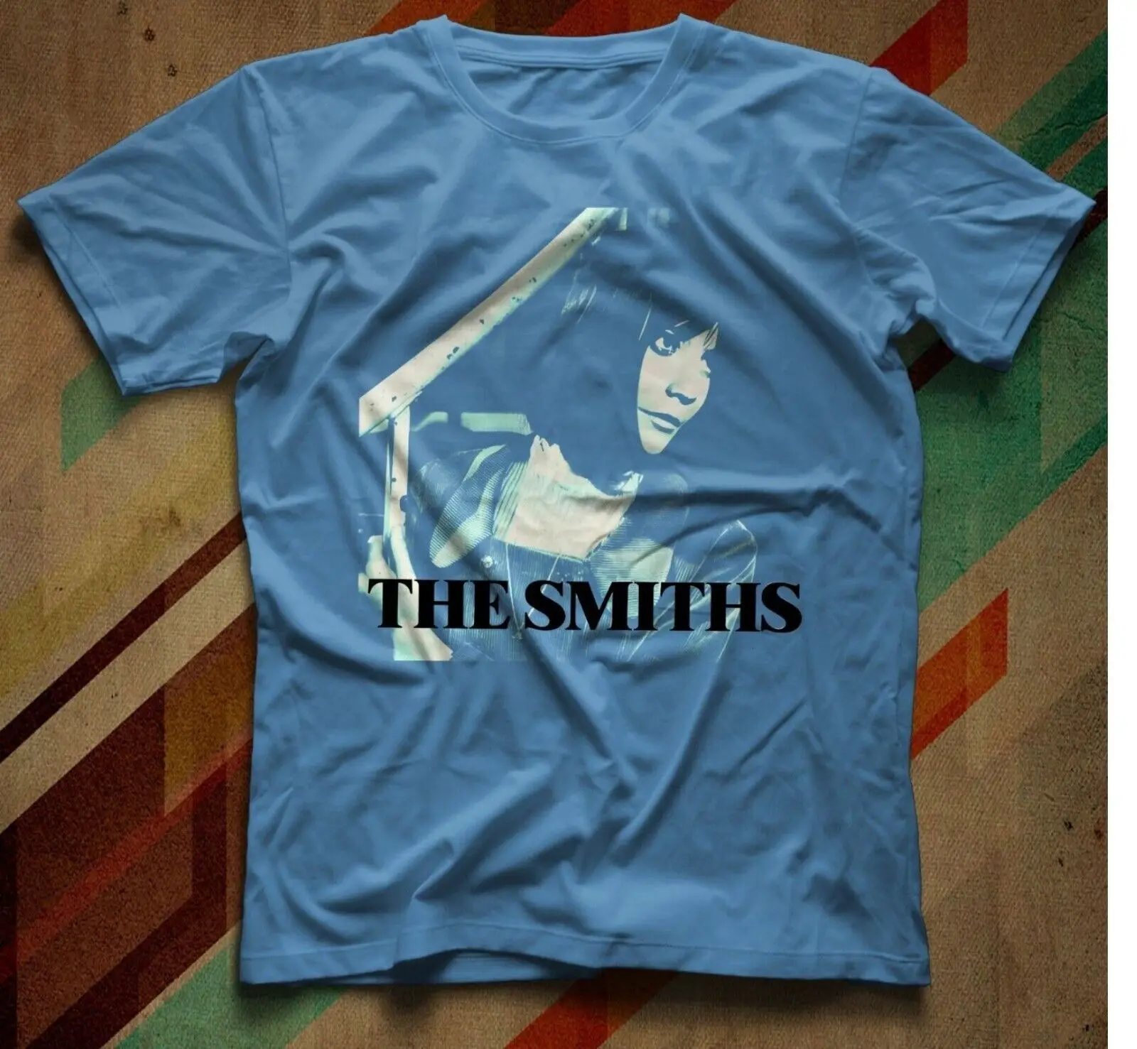 Есть фотография, которая никогда не выходит из песни на футболке Smiths, королева мертва