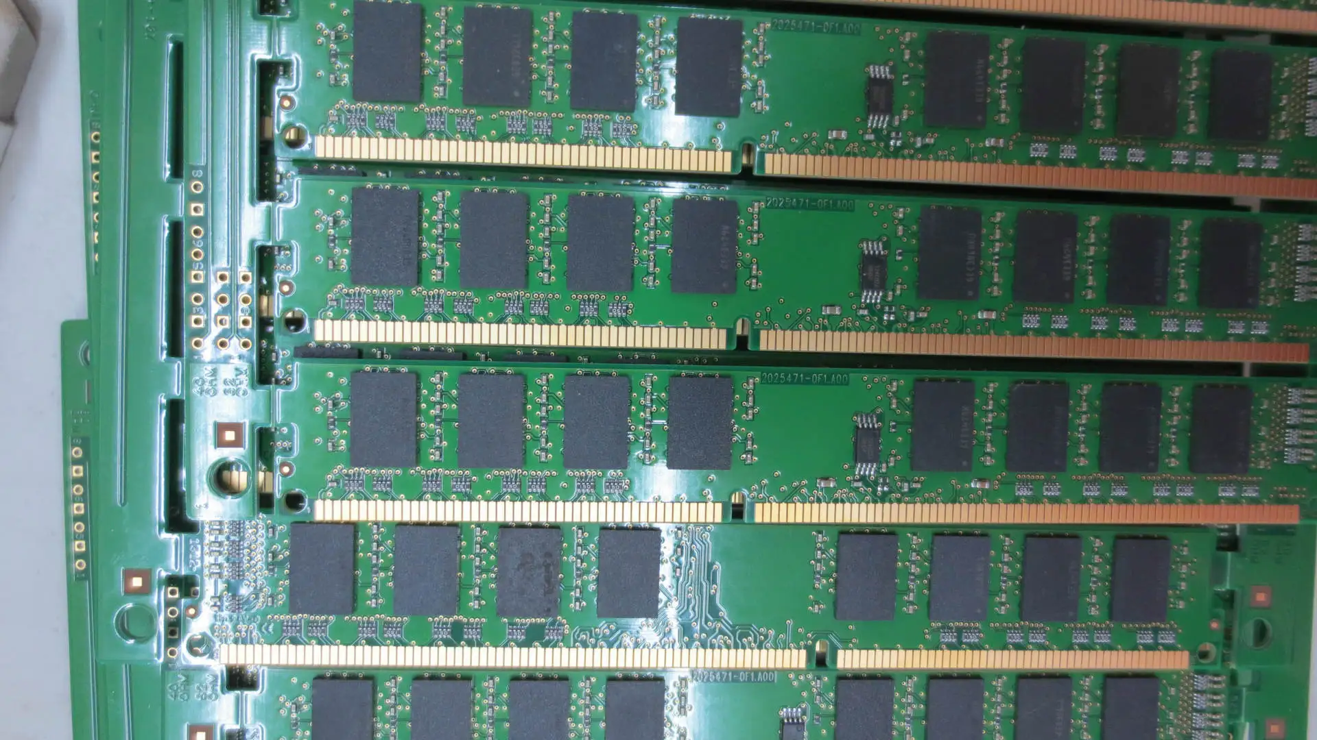 

Для семейного сервера DDR4 модуль RDIMM 32GB 2RX4 HMAA4GR7AJR4N-XNT8 RECC 3200Mbps SDP MP