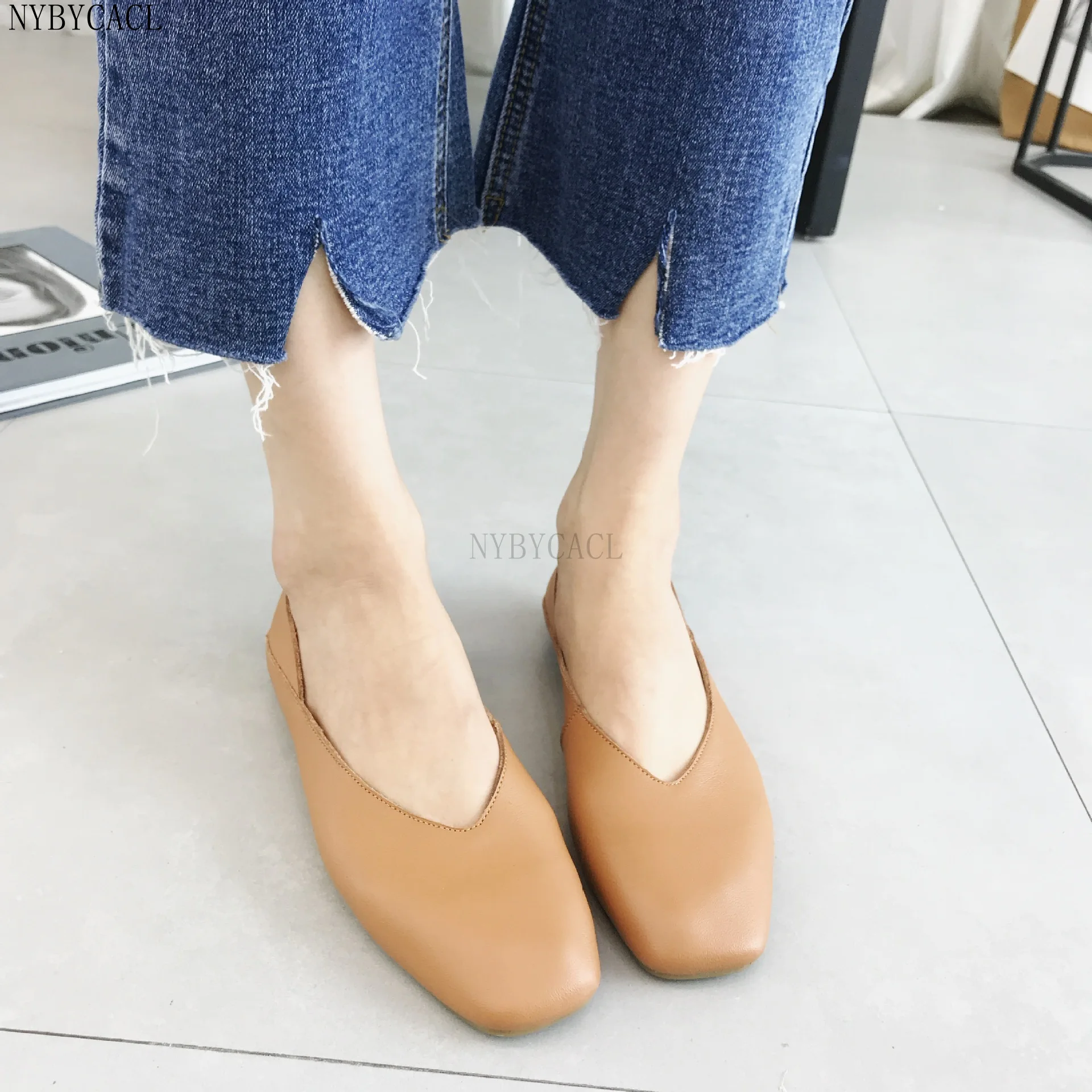 Spring and Fall Fashion Women Fashion Comfortable Soft Pu Leather Slip on Flat Shoes Lady Casual Solid Shoes Female Retro Shoes