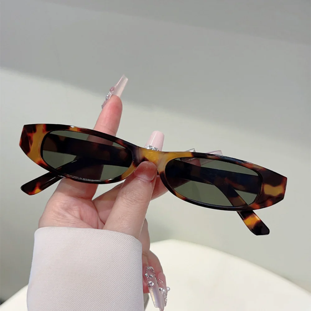 Vintage Kleine Rechteckige Sonnenbrille für Damen und Herren Y2K-Stil Schmaler Rahmen Retro Trendige Sonnenbrillen Mode Streetwear Eyewear UV400 – Detail 1