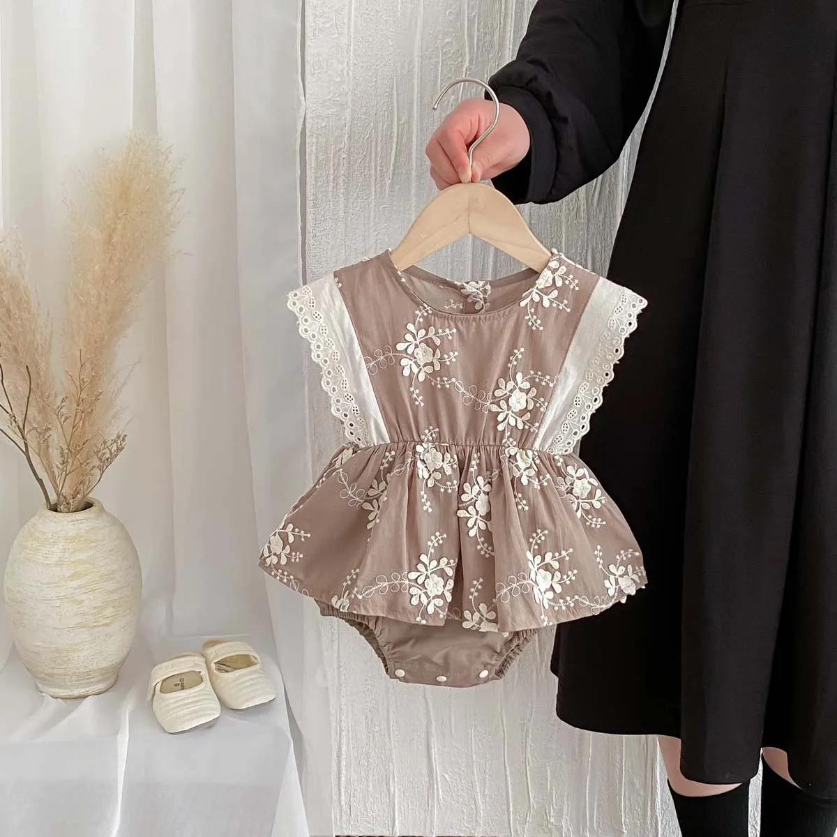 Girl Jumpsuit Baby Romper Sleeveless Embroidery Flowers Cotton