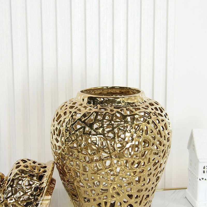 Ceramic Checkmate Jar Hollow Gold Ginger Jar Flower Vase Hollow Storage Tank Porcelain Handicraft Home Decoration Accessories 4