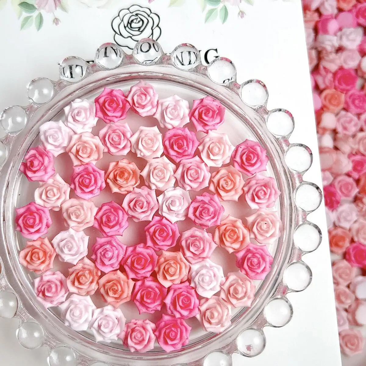 50개입 달콤한 발광 핑크 로즈 레진 네일 참 3D 창의적인 단색 부드러운 꽃 네일 아트 장식 DIY 젠틀 윈드 네일
