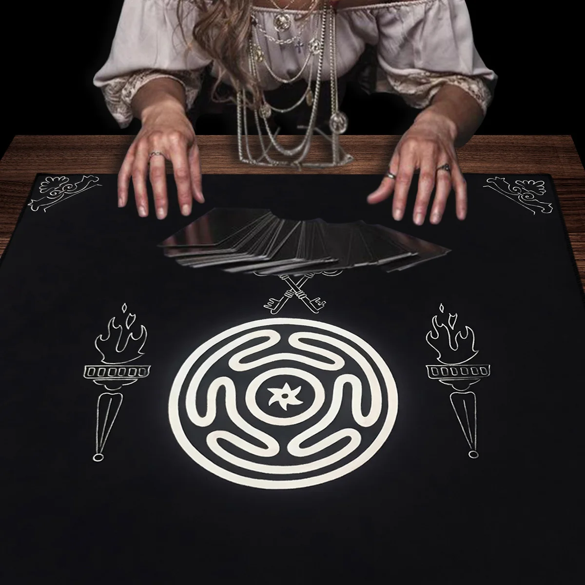 Hecate Goddess Tarot Tablecloth Tarot Spread Witch Altar Cloth For Tarot Readings Divination Pendulum Ritual Mat Board Game Pad 5