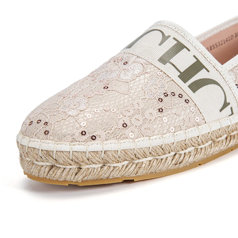 مسطح مصنوع يدويًا من العشب المنسوج للنساء ، حذاء ب...