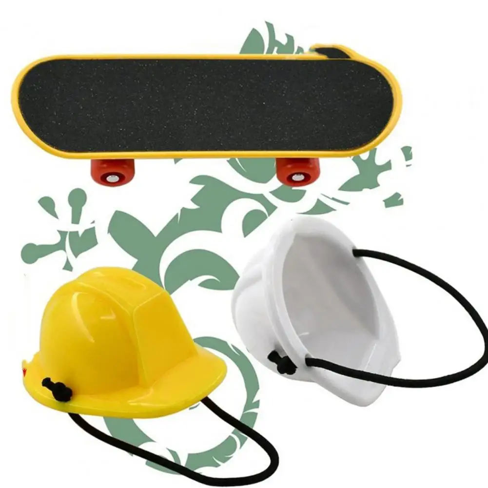1 Set Useful Lizard Toy Sturdy Exercise Lizard Construction Helmet Decompression Reptile Mini Scooter Small Pet Hamster Toys