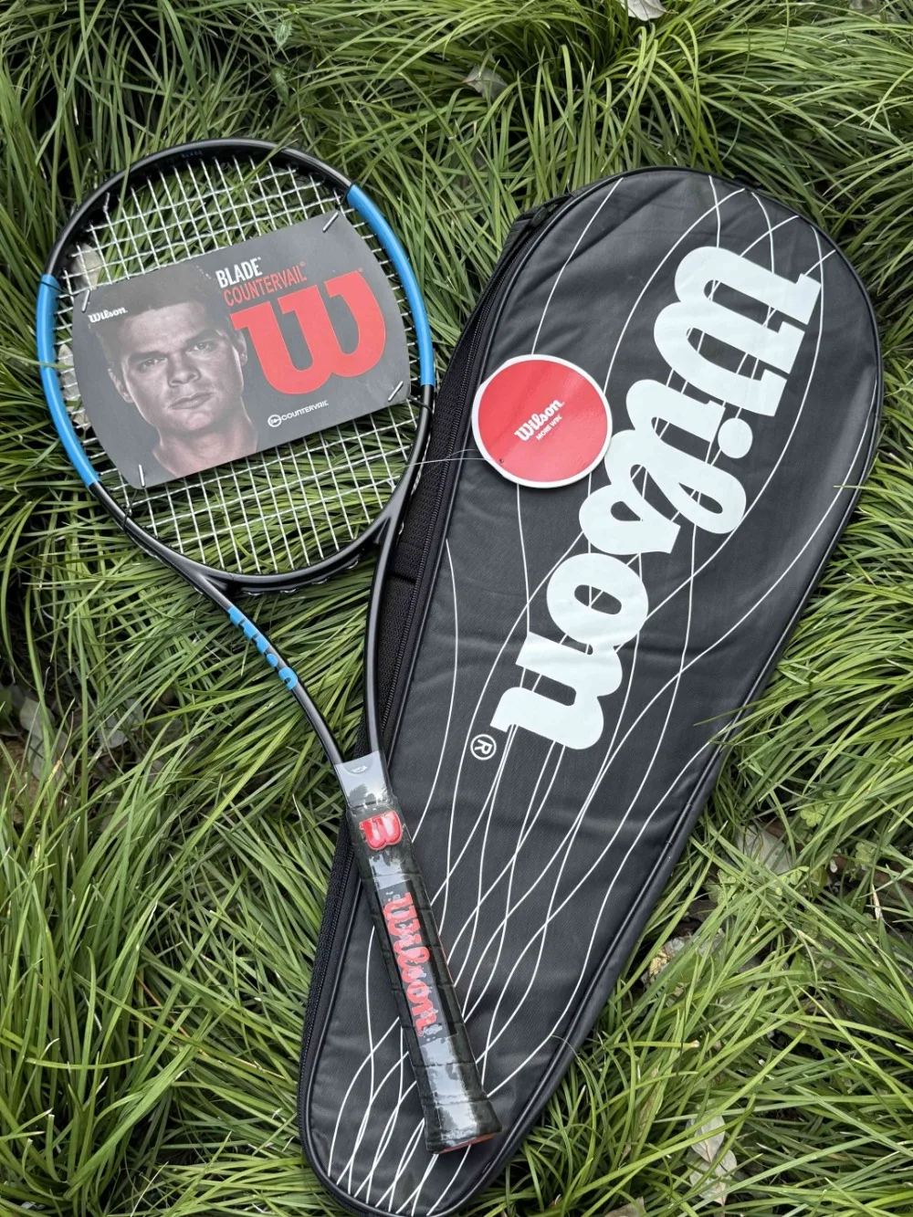 Wilson Blade 98 18x20 V6 All carbon Countervail Tennis Racquet suit both intermediate and professional players