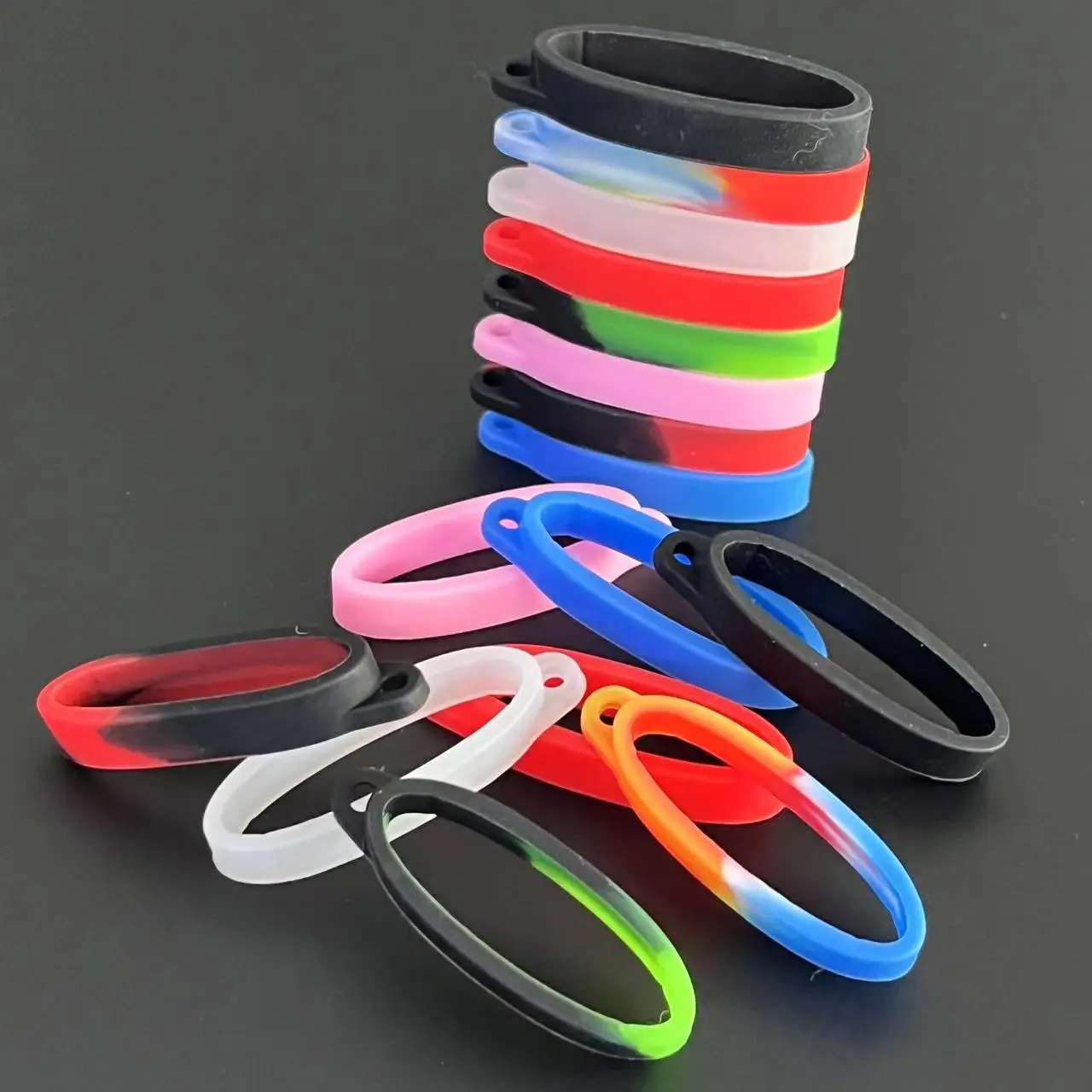 Silicone Ring Lanyard Band with Hanging Loop and Keychain Rubber Decoration