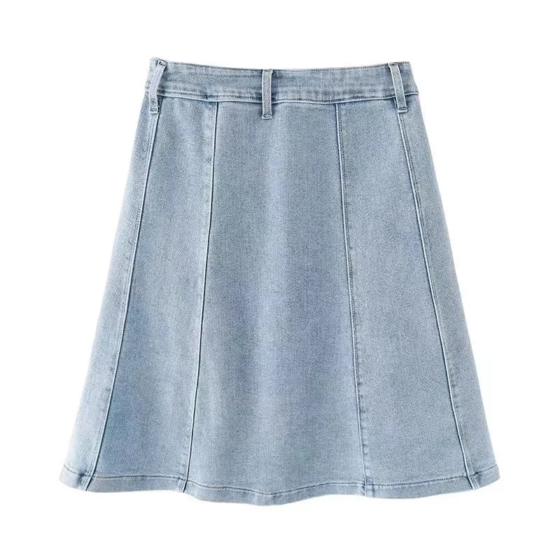 Рисунок 5 - Женская джинсовая юбка на пуговицах