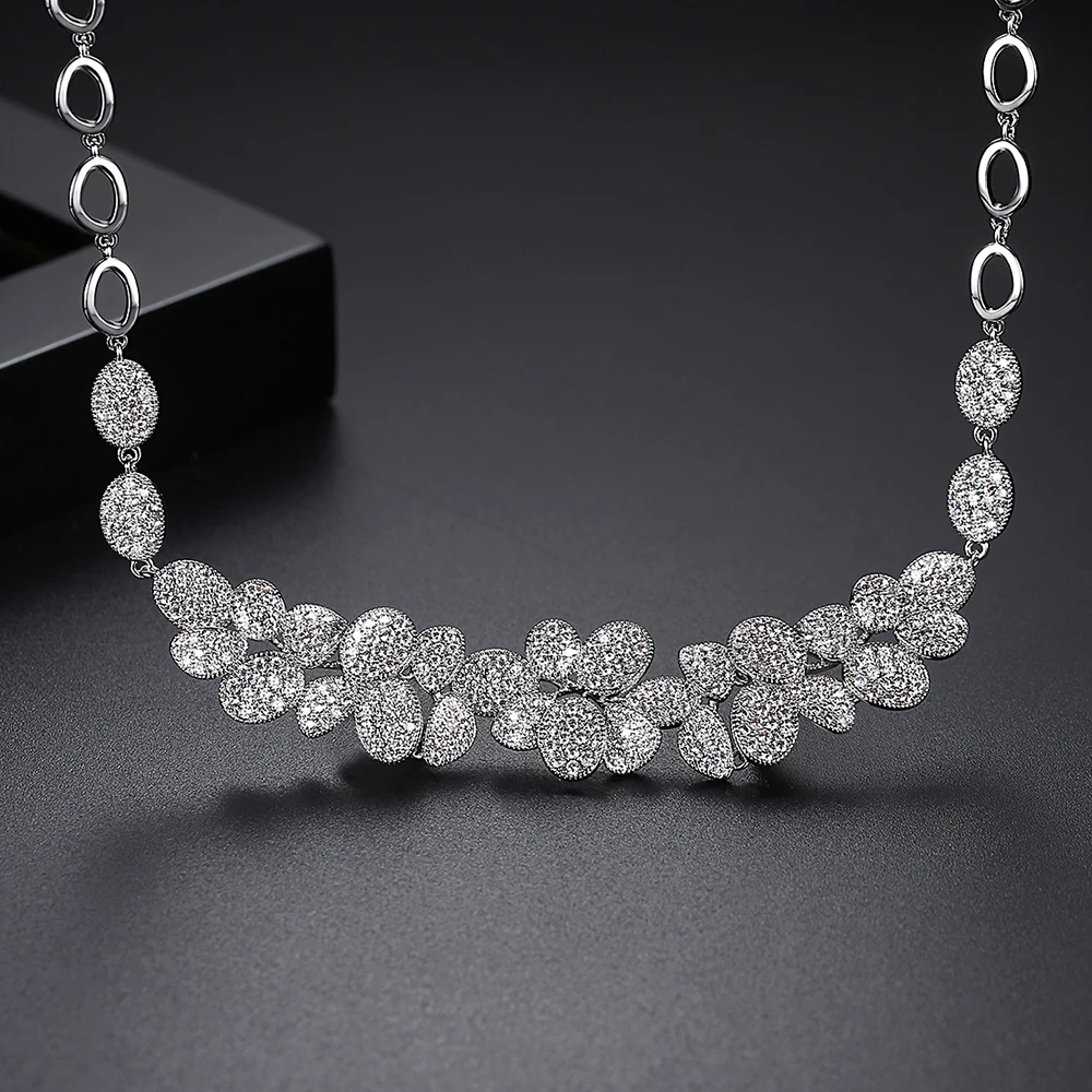 LUOTEEMI Cubic Zirconia Bridal Choker Necklace Shinning Small CZ Paved Multiple Leaves Luxury Flower Wedding Anniversary Jewelry