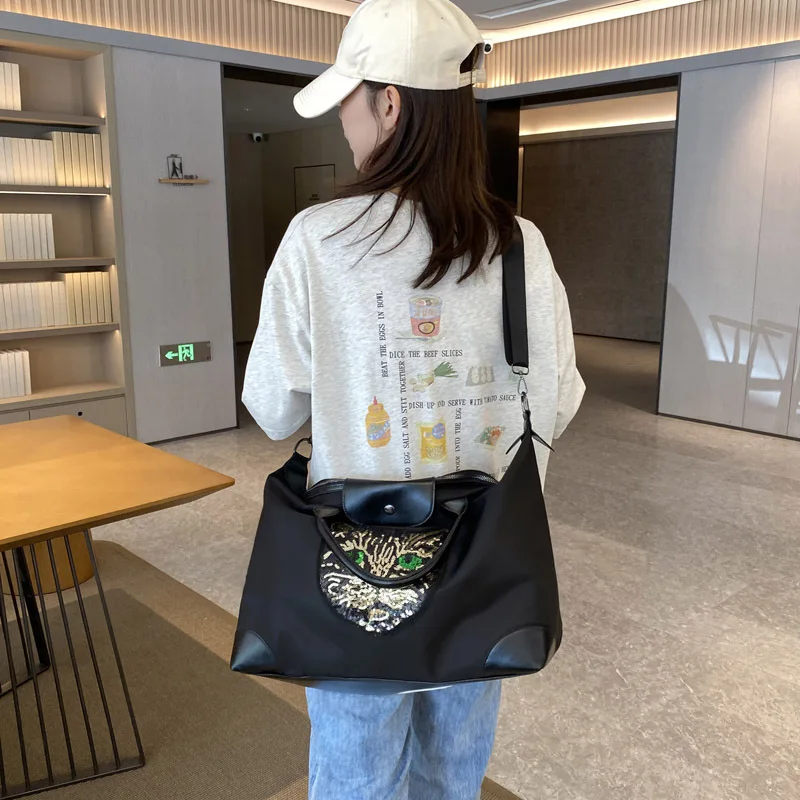 2024 New Embroidered Large Capacity Travel Women Travel Bags Women Cute Shoulder Handbag Bento Luggage Bag Men's Fitness Bag