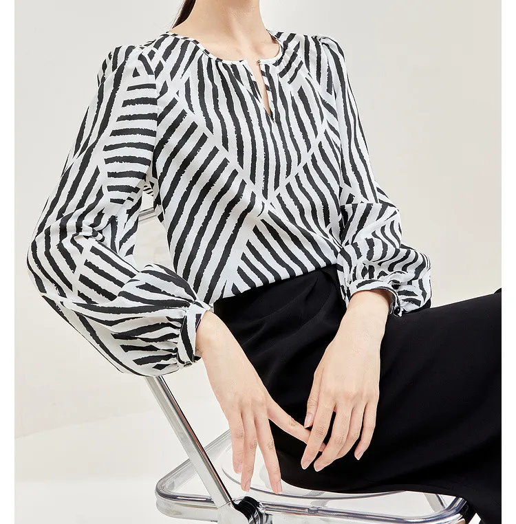 SENTUBILA Women Elegant Print Chiffon Blouses and Tops 2025 Contrast Striped Round Neck Puff Sleeve Loose Autumn Shirts 133V5130