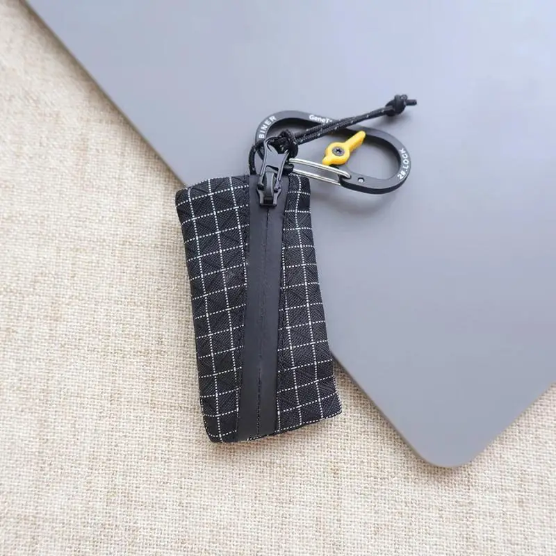 Portachiavi da uomo alla moda con design a scacchi, perfetto per regali, resistente e leggero - immagine 2