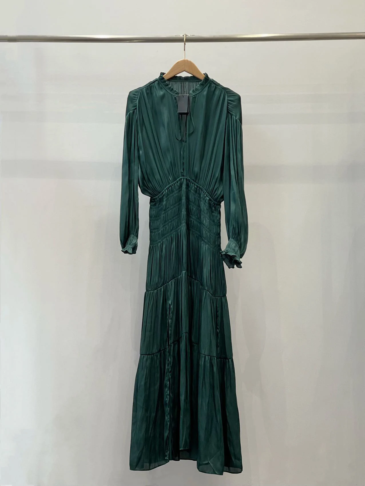 

French waist slit pleated draping dress821