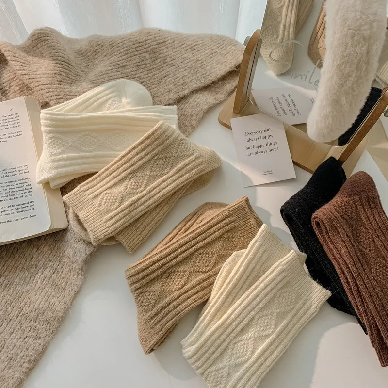 Luxurious Women's Cashmere Wool Thermal Socks – Winter Collection in Black & White