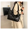 HOMEFISH Fashionable Plaid Crossbody Bag for Women Single Shoulder Handbag Stylish Accessory Ladies Trendy Bag 3