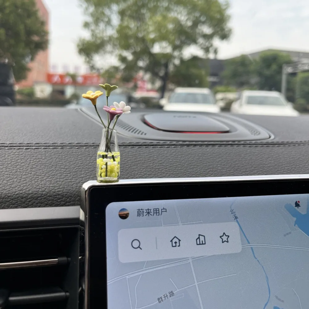 

Rabbit Daisy Car Center Console Decoration Resin Mini Healing Doll Cute Exquisite Daisy Rearview Mirror Ornaments Gifts