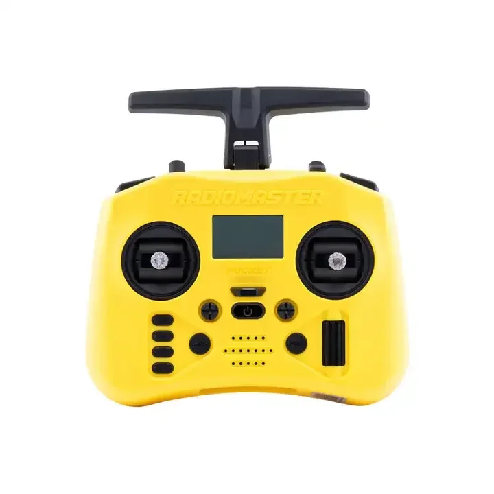 Simulateur RC 6 couleurs en action avec manette et accessoires. Simulateur RC pas cher pour acheter votre modèle préféré en ligne.
