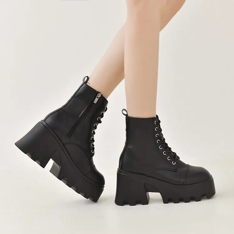 Women's Gothic Platform Boots With Chain And Rivet Decoration_voghion.com
