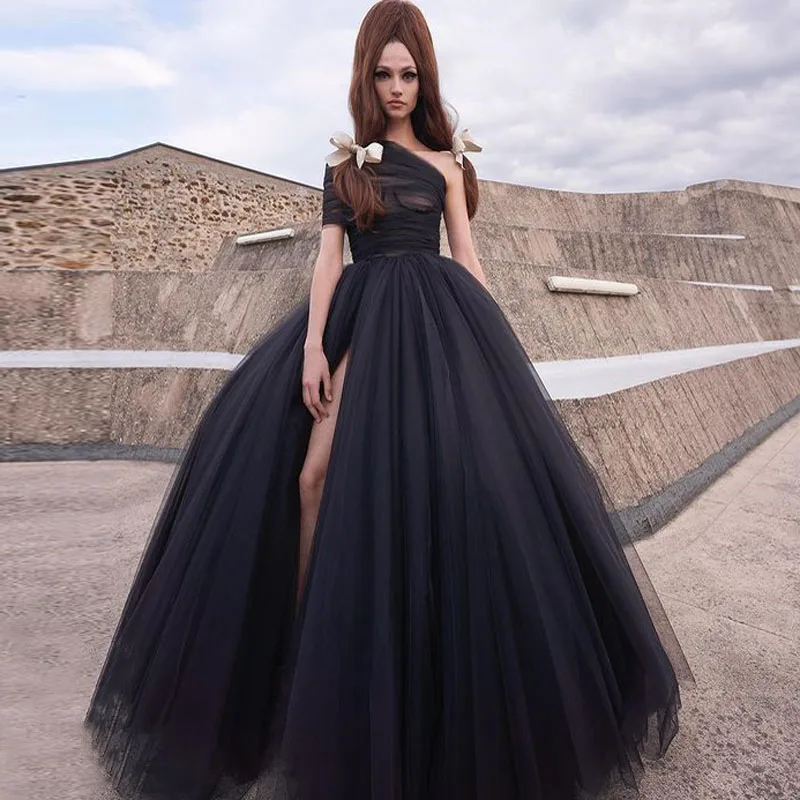 

Fashion Fluffy Tulle Party Dress For Girls One Shoulder Black High Split Prom Gowns Women Dresses with Sleeveless Custom