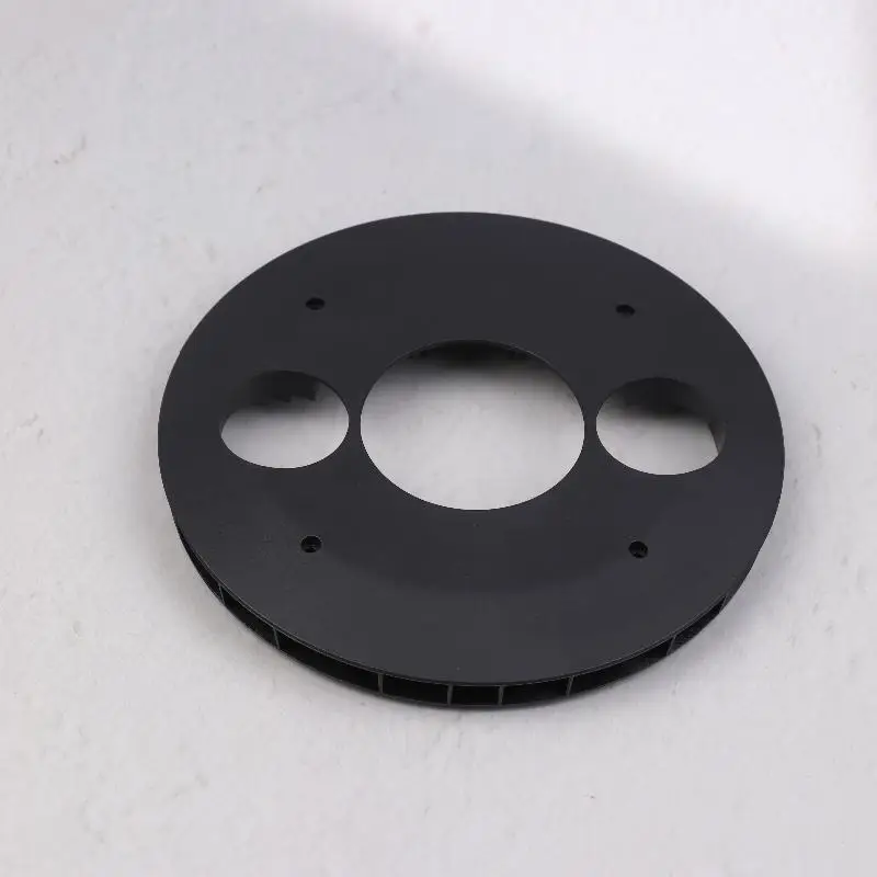 Pièce de rechange couvercle supérieur moteur pour drone agricole, posée sur fond neutre, détail des clips