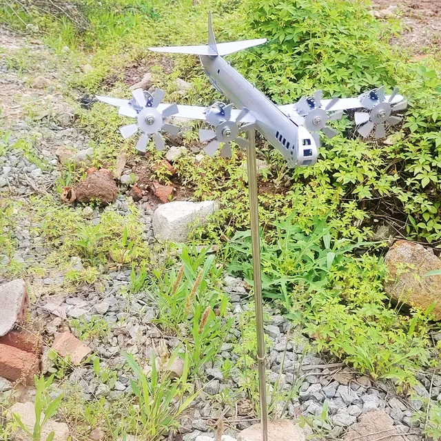 Fémrepülőgép Modell Szélmalom Vas Repülőgép Sodrók Fonófutók Fűnyírókerék Kültéri Udvar Kerti Szobor Dekoráció - Image 3