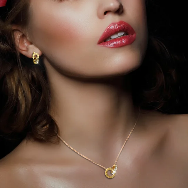 Collier pendentif en acier inoxydable avec chiffres romains de marque célèbre pour femme, collier pour femme, bijoux de luxe