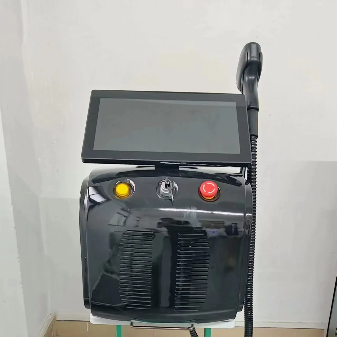 Laser hair removal Professional Portable 4000w Soprano Titanium Diode Laser Hair Removal Machine High Power Alexandrite Laser 808nm 755nm 1064nm laser hair removal,hair removal tool