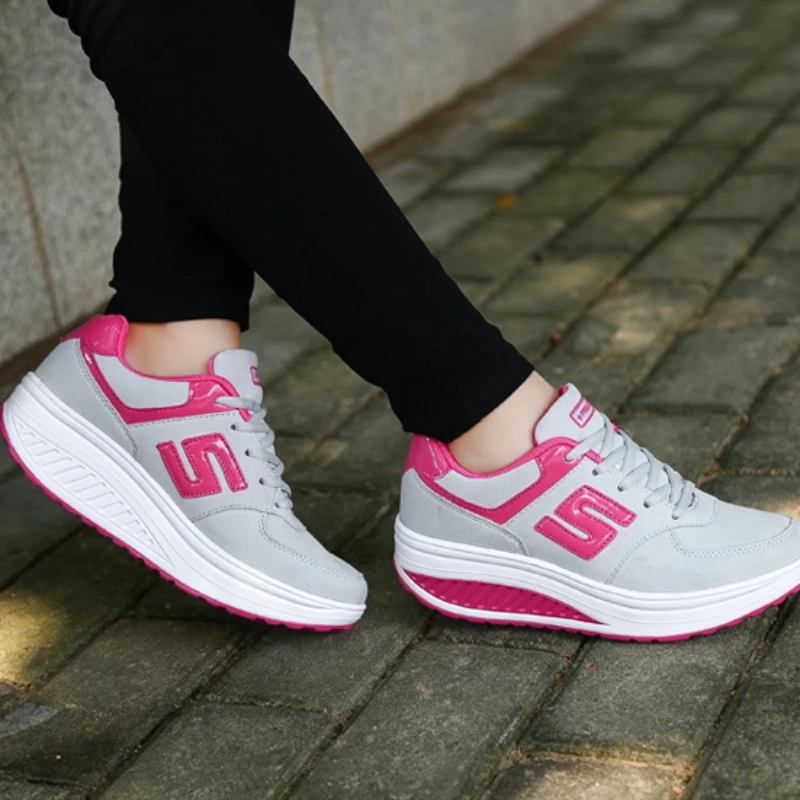 

Женские кроссовки, обувь 2024, дышащая сетчатая обувь на платформе со шнуровкой, увеличивающая рост спортивная обувь на танкетке-качалке